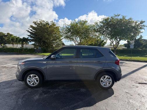2021 Hyundai VENUE SE