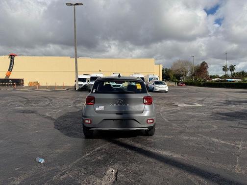 2021 Hyundai VENUE SE