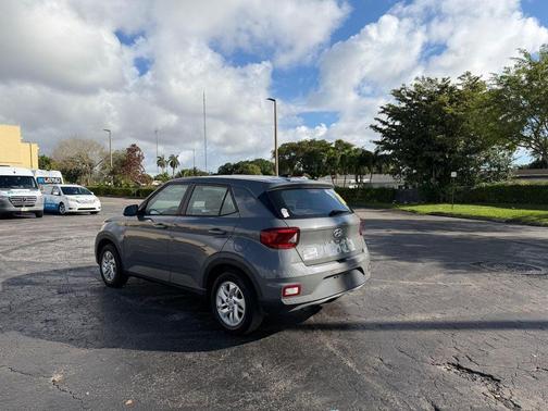 2021 Hyundai VENUE SE