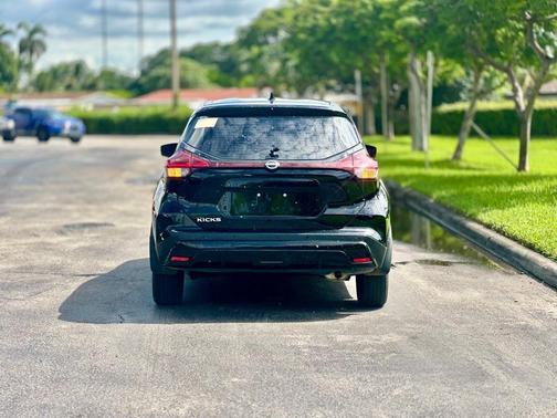2022 Nissan Kicks S