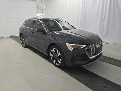 2022 Audi e-tron Premium