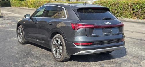 2022 Audi e-tron Premium