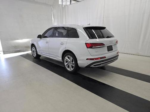 2022 Audi Q7 55 Premium Plus