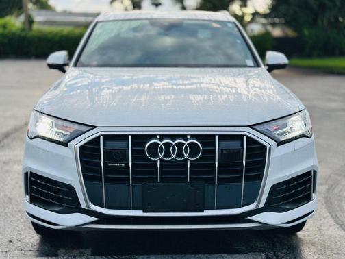 2022 Audi Q7 55 Premium Plus