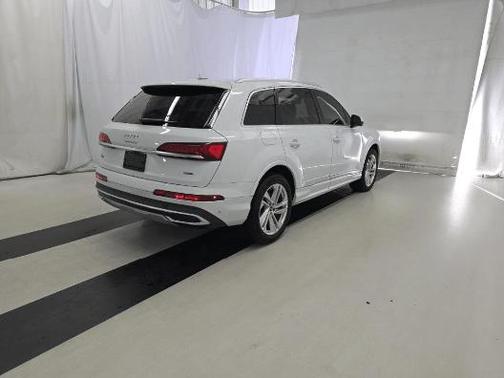 2022 Audi Q7 55 Premium Plus