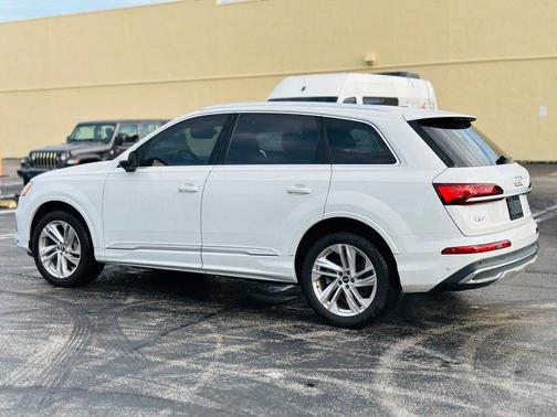2022 Audi Q7 55 Premium Plus