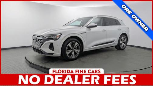 Glacier White Metallic 2024 Audi Q8 e-tron Premium