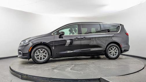 2023 Chrysler Pacifica Touring-L