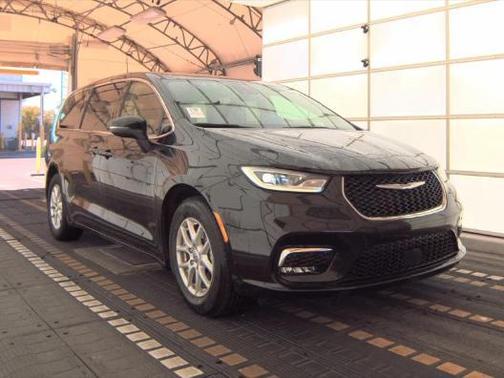 2023 Chrysler Pacifica Touring-L