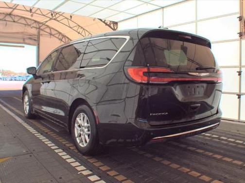 2023 Chrysler Pacifica Touring-L