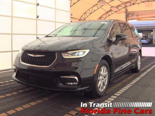 2023 Chrysler Pacifica Touring-L