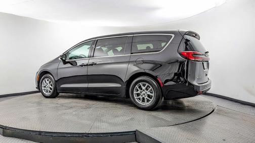 2023 Chrysler Pacifica Touring-L