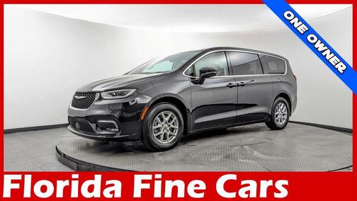 2023 Chrysler Pacifica Touring-L