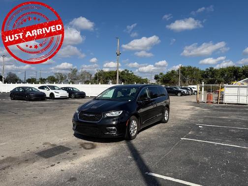 2023 Chrysler Pacifica Touring-L