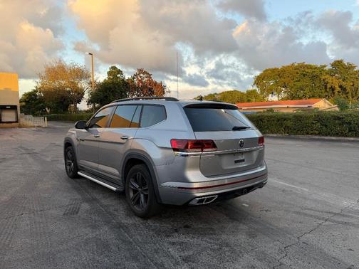 2021 Volkswagen Atlas 3.6 V6 SE w/ Technology R-Line