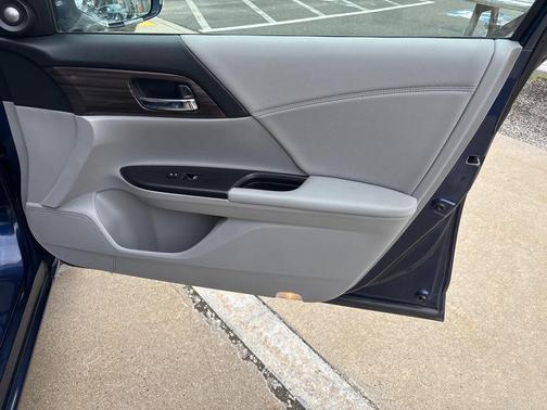 2017 Honda Accord EX-L w/Navigation & Honda Sensing