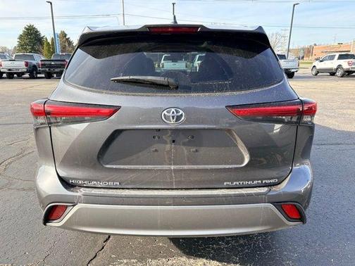Gray 2022 Toyota Highlander Platinum