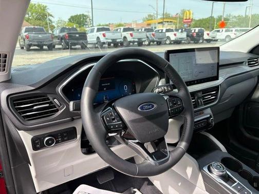 Rapid Red Metallic Tinted Clearcoat 2023 Ford Escape Platinum