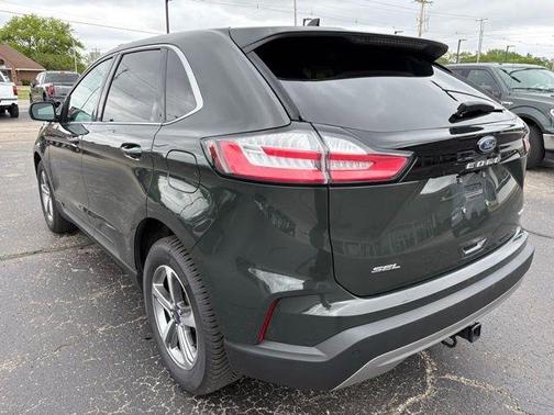 Green Metallic 2022 Ford Edge SEL