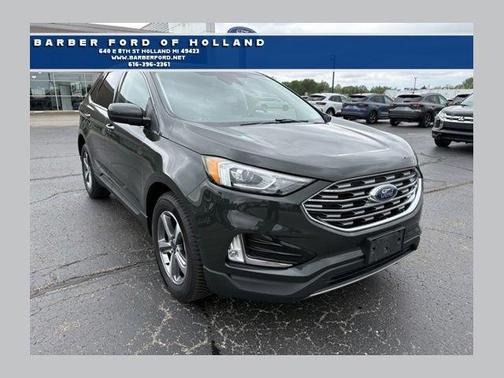 Green Metallic 2022 Ford Edge SEL