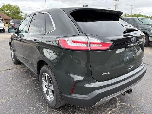 Green Metallic 2022 Ford Edge SEL