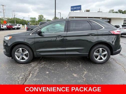 Green Metallic 2022 Ford Edge SEL