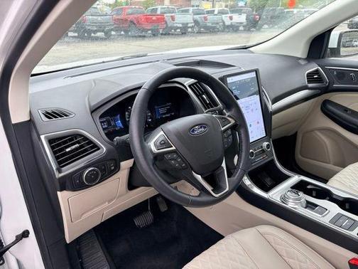 Star White 2023 Ford Edge Titanium