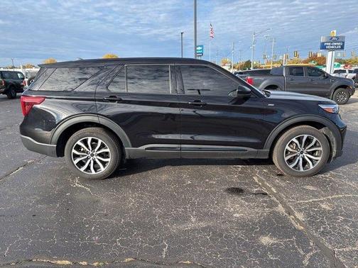 2022 Ford Explorer ST-Line