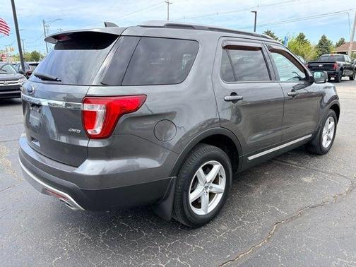 Magnetic Metallic 2017 Ford Explorer XLT