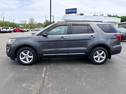Magnetic Metallic 2017 Ford Explorer XLT