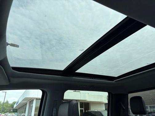 Oxford White 2026 Ford F-350 Lariat Super Duty