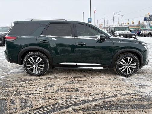 2023 Nissan Pathfinder Platinum