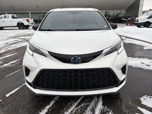 2021 Toyota Sienna XSE 7 Passenger