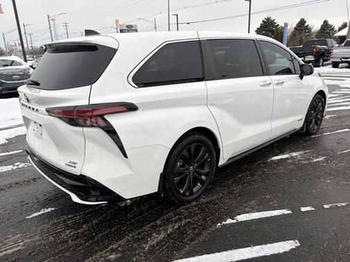 2021 Toyota Sienna XSE 7 Passenger