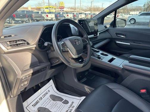 2021 Toyota Sienna XSE 7 Passenger