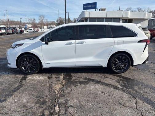 2021 Toyota Sienna XSE 7 Passenger