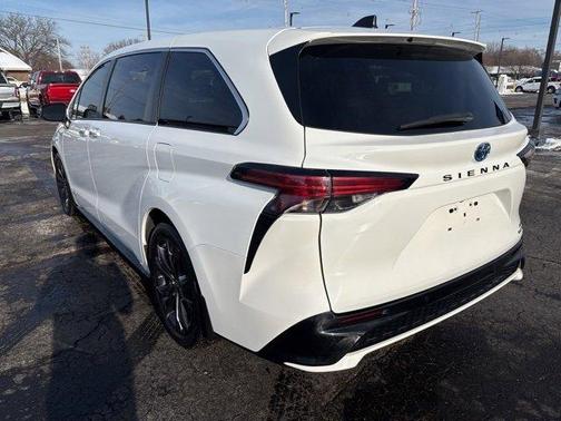 2021 Toyota Sienna XSE 7 Passenger