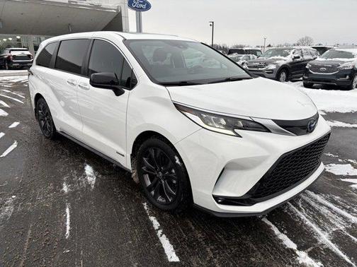 2021 Toyota Sienna XSE 7 Passenger