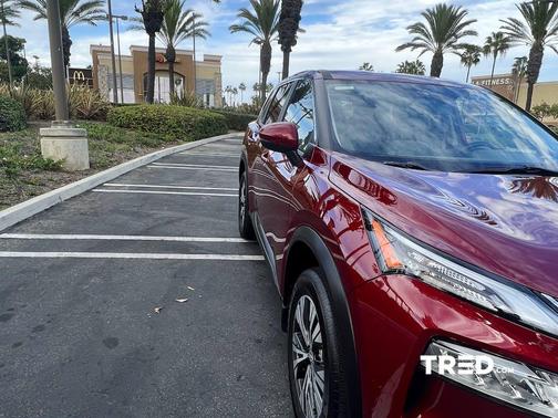 Photo 4 of 28 of 2022 Nissan Rogue SV