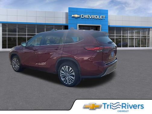 Platinum 2023 Toyota Highlander Platinum