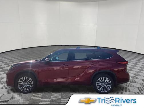 Platinum 2023 Toyota Highlander Platinum