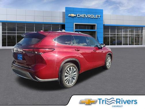 Platinum 2023 Toyota Highlander Platinum