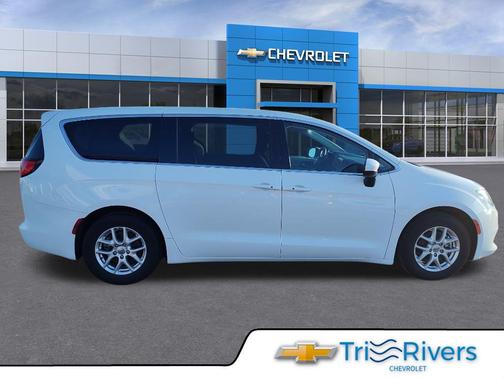 Bright White Clearcoat 2023 Chrysler Voyager LX