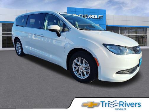 Bright White Clearcoat 2023 Chrysler Voyager LX