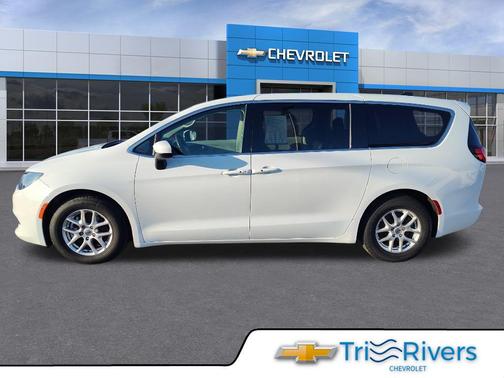 Bright White Clearcoat 2023 Chrysler Voyager LX