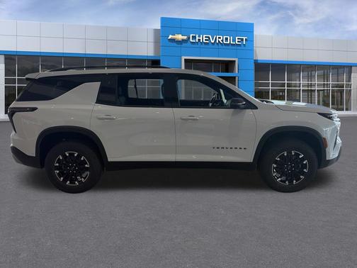 Polar White Tricoat 2026 Chevrolet Traverse AWD Z71