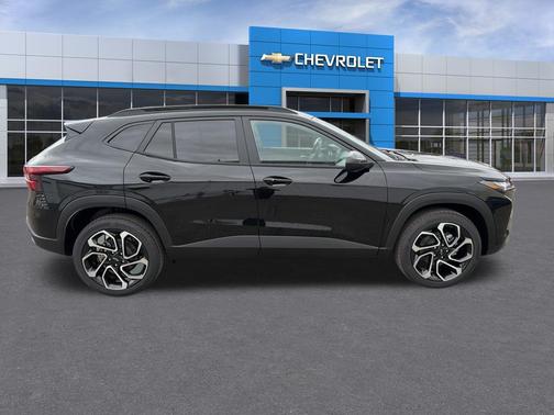 Mosaic Black Metallic 2026 Chevrolet Trax FWD 2RS