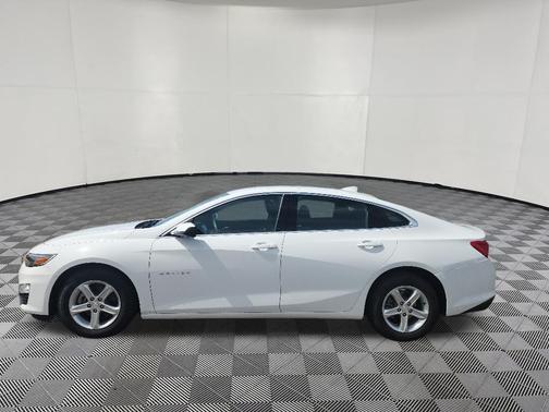 Summit White 2024 Chevrolet Malibu FWD 1LT