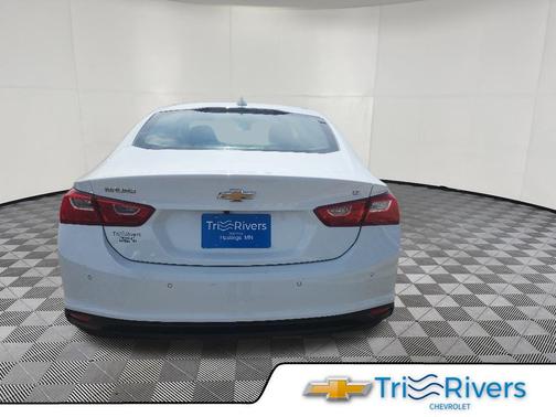 Summit White 2024 Chevrolet Malibu FWD 1LT