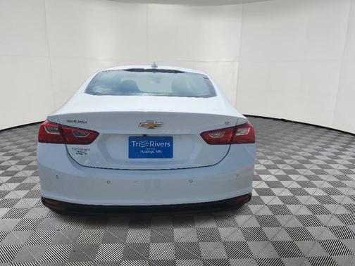 Summit White 2024 Chevrolet Malibu FWD 1LT